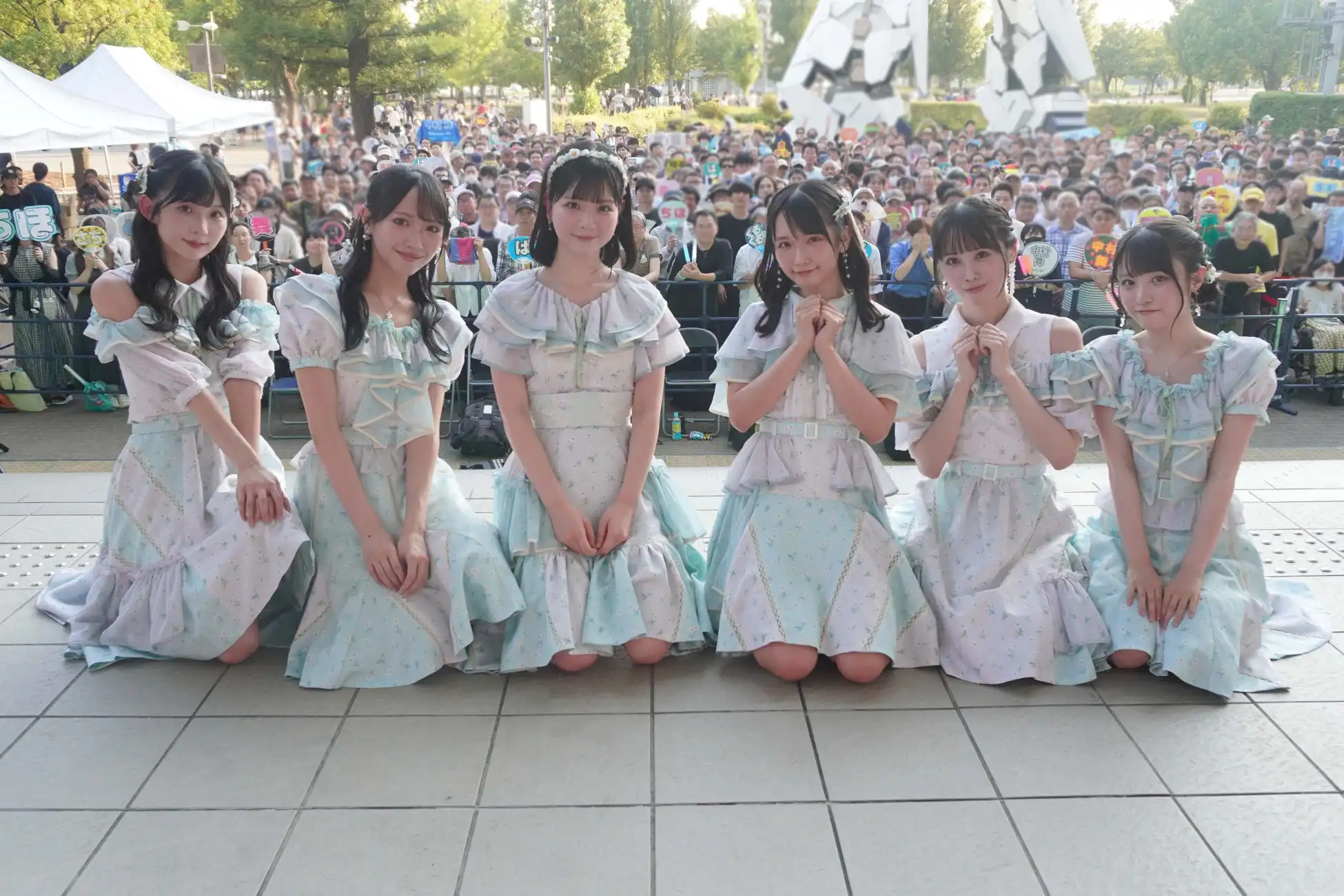 STU48が12thシングル「傷つくことが青春だ」発売記念イベントをダイバーシティ東京で開催、高雄さやかセンターの神曲を6人のメンバーがパフォーマンス
