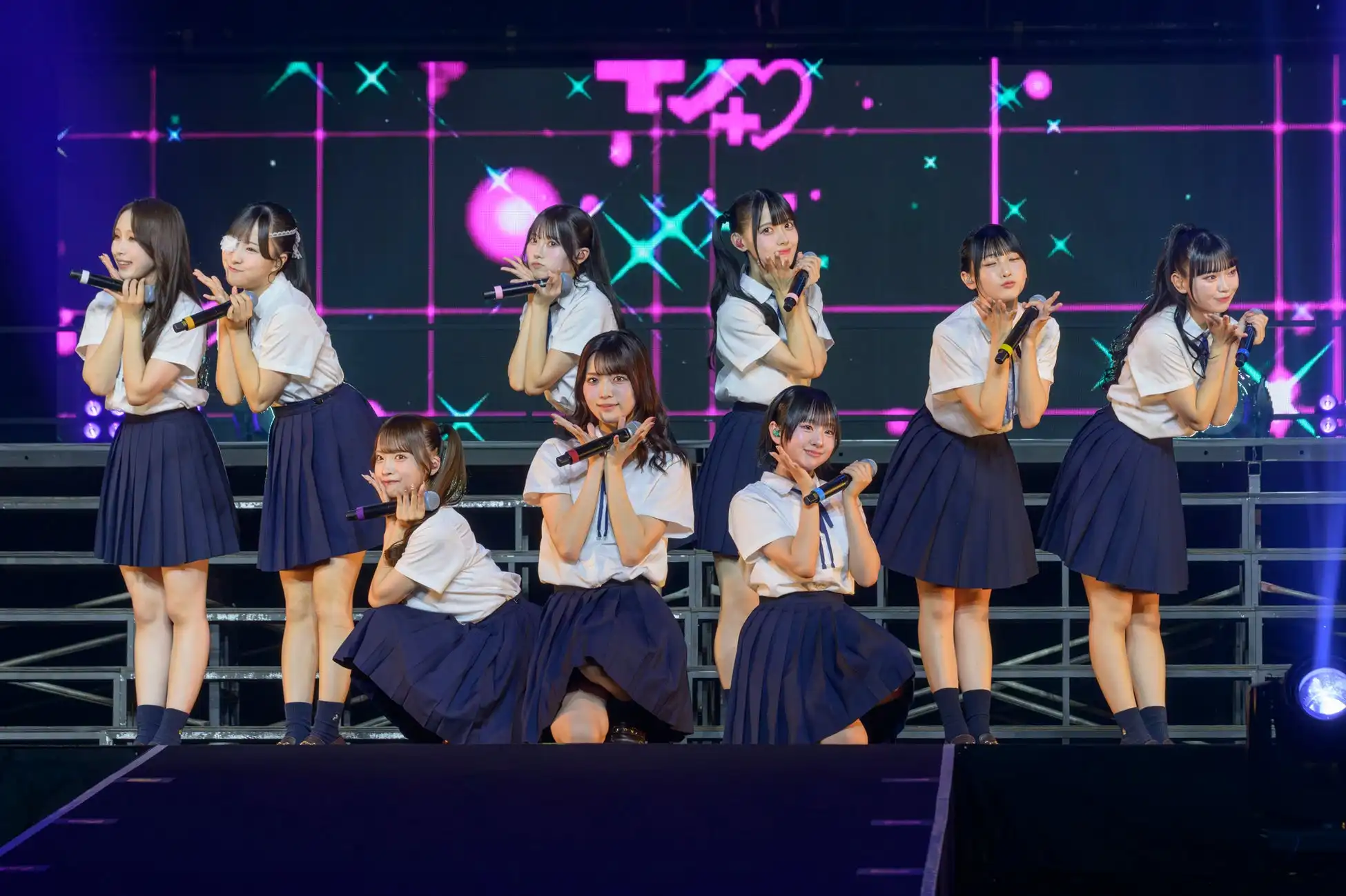 高嶺のなでしこが1stアルバム「見上げるたびに、恋をする。」の12月17日発売を発表、幕張メッセでの3周年記念ワンマンライブで2026年全国ツアー開催も決定