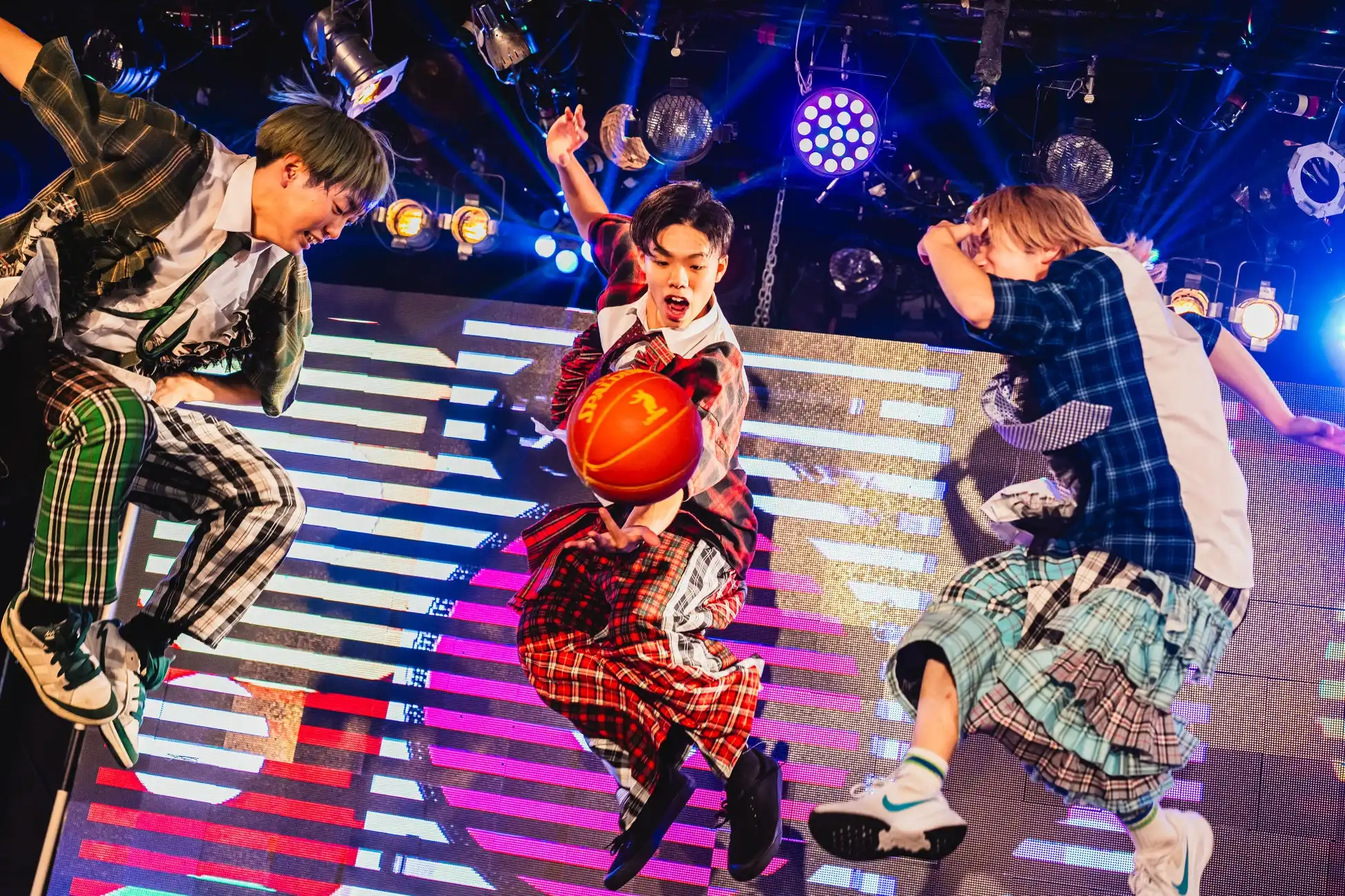RAJ GLANZが新宿HOLIDAYで1周年ワンマンライブを大盛況で開催、世界に羽ばたく決意を胸に東名阪ツアー2025「GLANZ ODYSSEY」の実施を発表