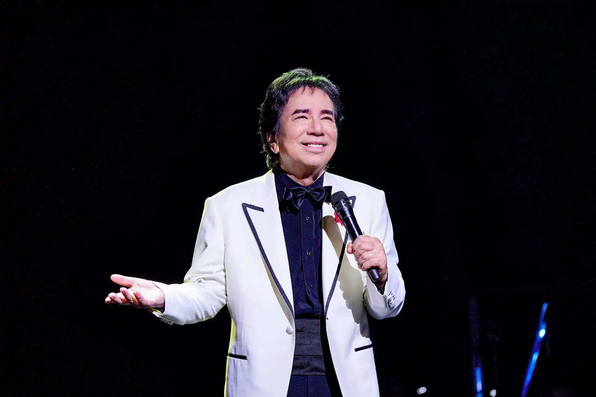 布施明がデビュー60周年記念で日本武道館公演を開催、キャリア初の単独武道館で8000人が来場しWOWOWで7月27日に独占放送