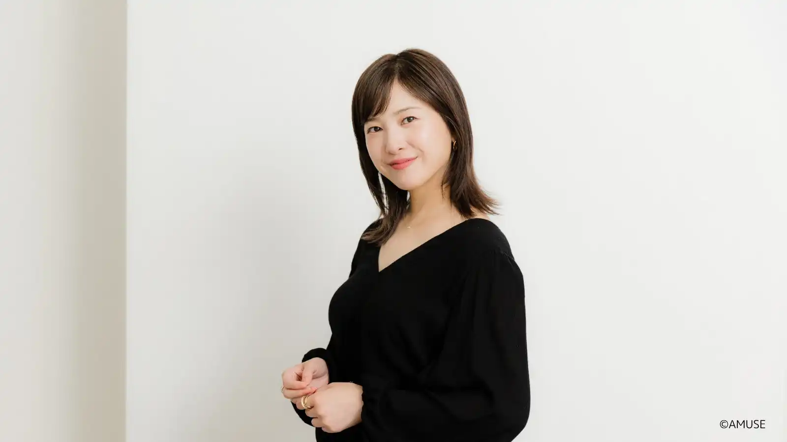 株式会社アミューズが吉高由里子デビュー20周年記念インタビューをA!PRESSで公開、書籍「しらふ」の企画経緯とニュージーランド撮影エピソードや歴代マネージャーからの漢字企画を実施