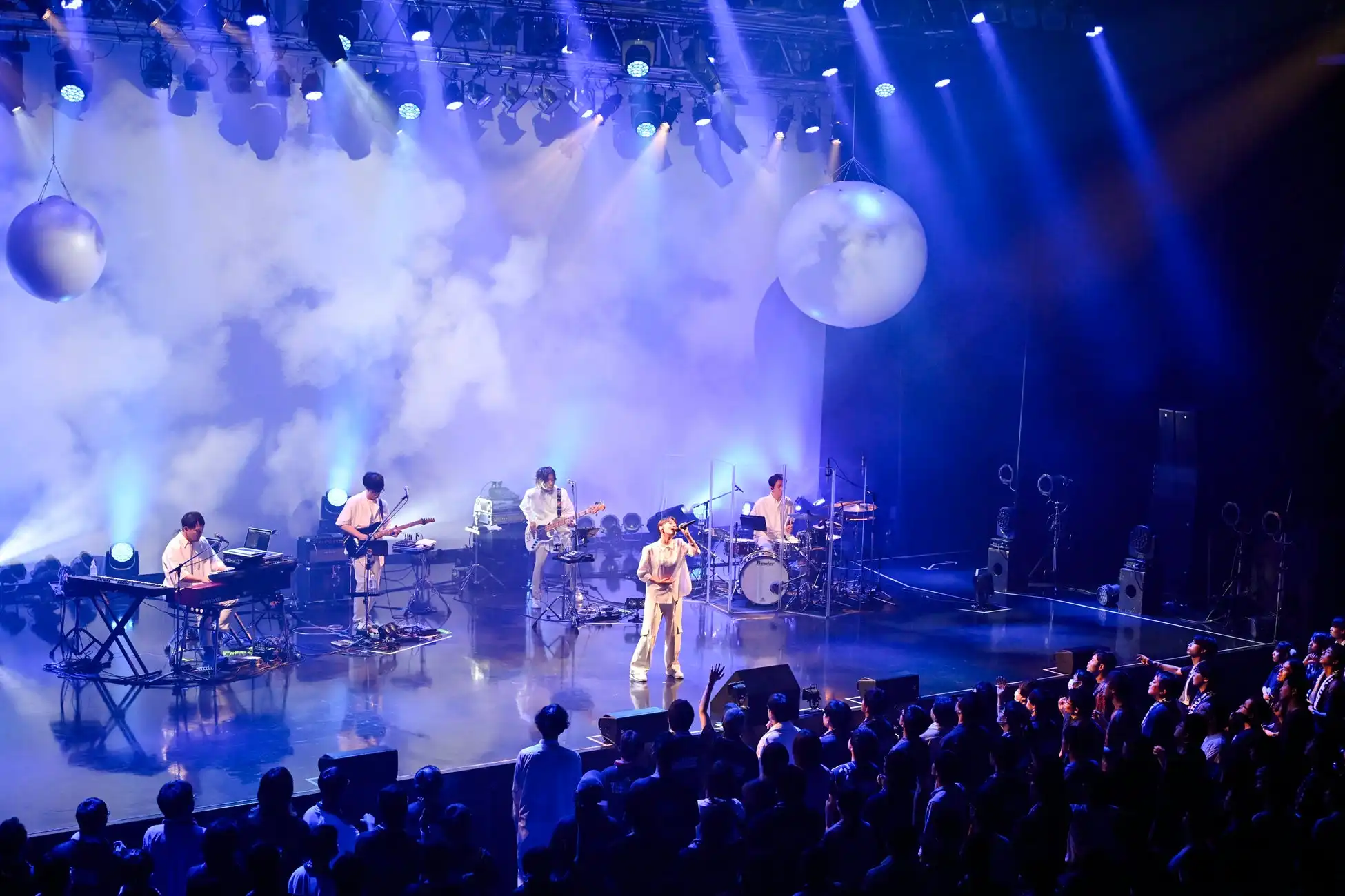 楠木ともりが東名阪Zeppツアーファイナル公演をZepp Hanedaで開催、メジャーデビュー5周年記念映像商品「ALL VIDEO SONGS 2020-2025」ジャケット写真公開と2nd Album「LANDERBLUE」11月発売決定