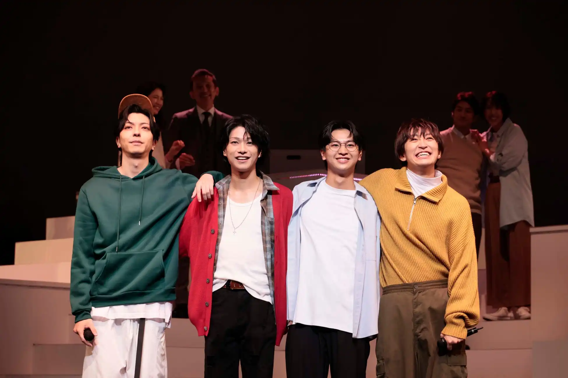 GRe4N BOYZの軌跡を描く舞台「それってキセキ」が東京シアター1010で開幕、北川尚弥ら4人が歯科医師とアーティストの二足のわらじを履くメンバーを熱演