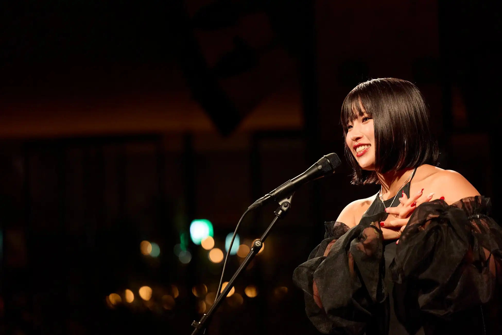 MayaがBLUE NOTE PLACEでワンマンライブを開催し自身初のオリジナル楽曲『Red Lights』を初披露、17歳の圧倒的な歌唱力で観客を魅了