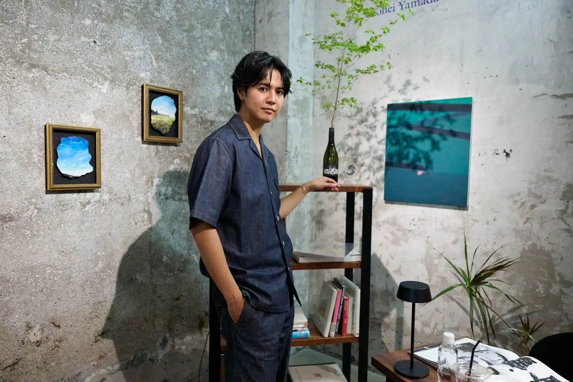 片寄涼太がソロアルバム『Bouquet』記念展覧会「The Vase for Bouquet」を西麻布で開催、安井鷹之介の4m大型作品と書斎空間で五感体験を提供