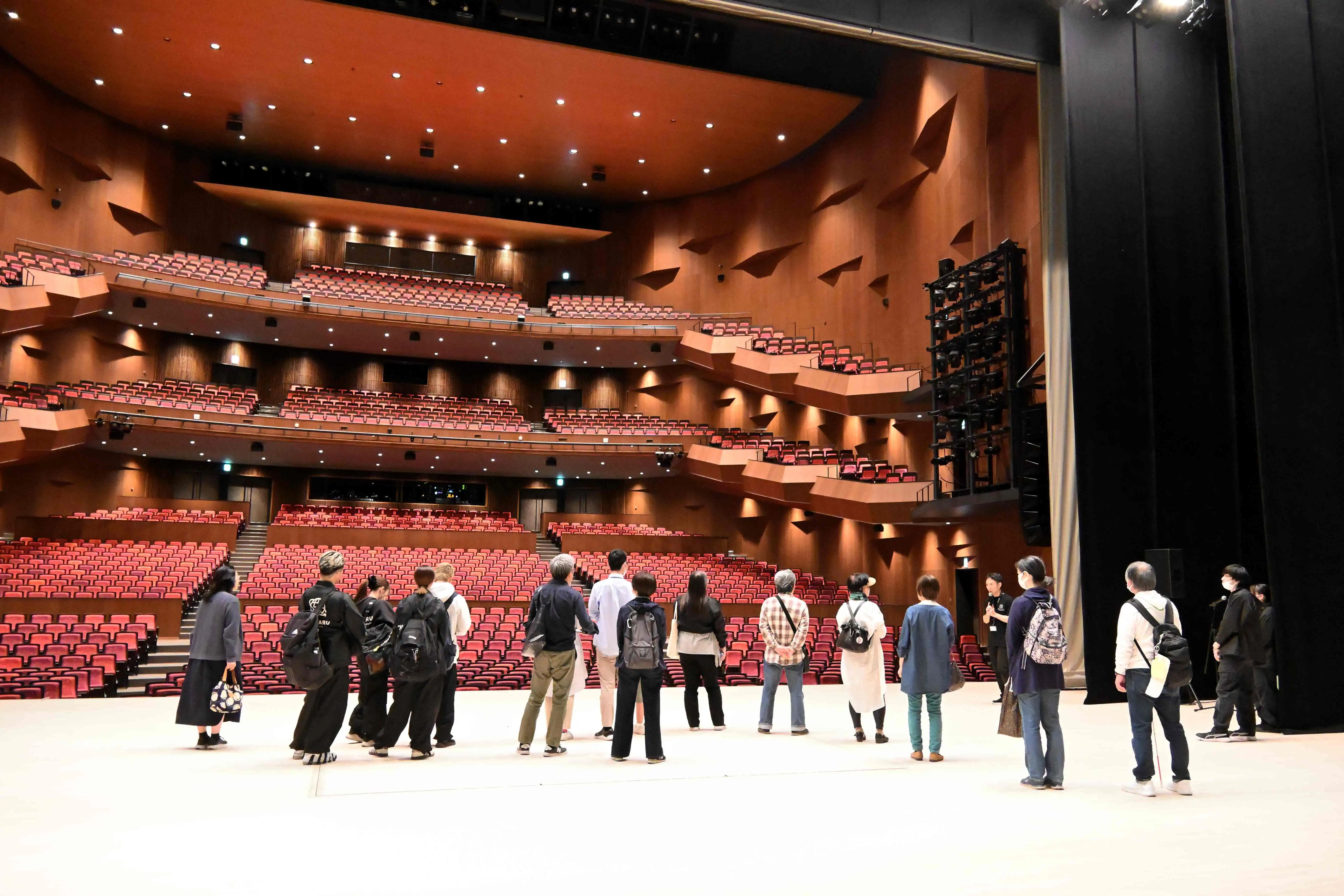 「福岡市民ホール夏休みバックステージツアー」が8月17日に開催｜料金やチケット、出演者などを紹介