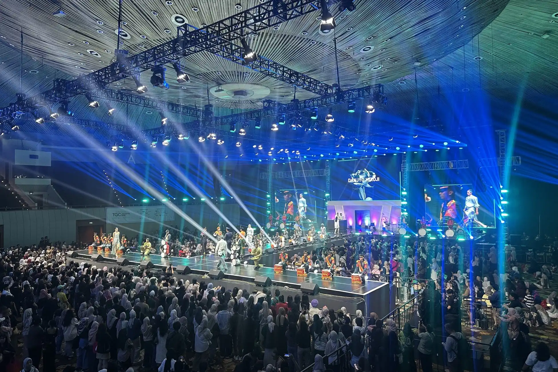 FRUITS ZIPPERとしなこがTGC Jakarta 2025でジャカルタ初ライブパフォーマンスを披露し現地ファンから大歓声を獲得