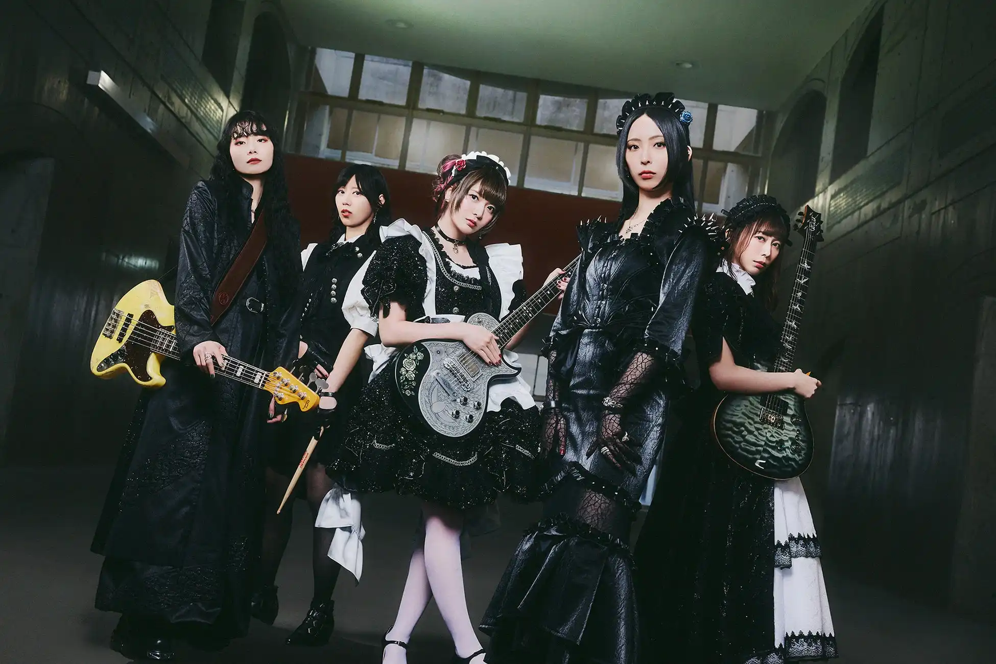 BAND-MAIDが10月22日にEP『SCOOOOOP』をリリース決定し「Ready to Rock」のライブ映像をフル尺公開、早期予約特典でライブ限定音源「Searing」収録CDをプレゼント